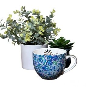 Lilly Pulitzer 12 Ounce Signed Blue Ceramic Coffee/Tea Mug with Gold Handle.